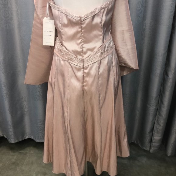 NEW Sample Silky Tea Length with Shawl Dress
Mother Bride Tea Length Bridesmaid - Picture 7 of 9